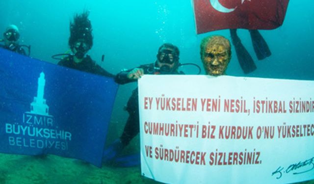 İzmirli sporcular, bu kez Atatürk için daldı