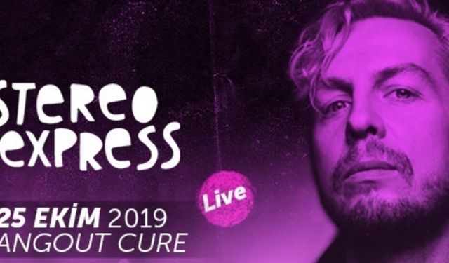 Hangout Psm İzmir Cure sahnesinde Stereo Express performansı