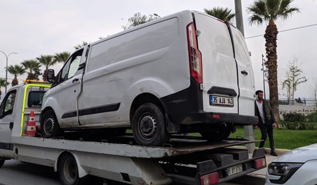 Karşıyaka trafik kazası! Mehmet Salih Yazıcı kontrolündeki minibüs devrildi 