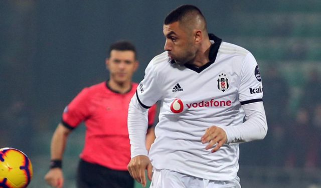 Beşiktaşlı taraftarlar, Burak Yılmaz'a ''Beşiktaş'ta hırsız istemiyoruz'' diye bağırdı