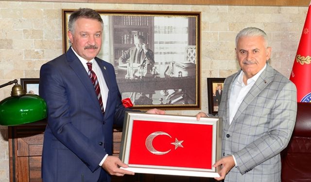 Binali Yıldırım, İzmir İl Emniyet Müdürü Hüseyin Aşkın'ı ziyaret etti