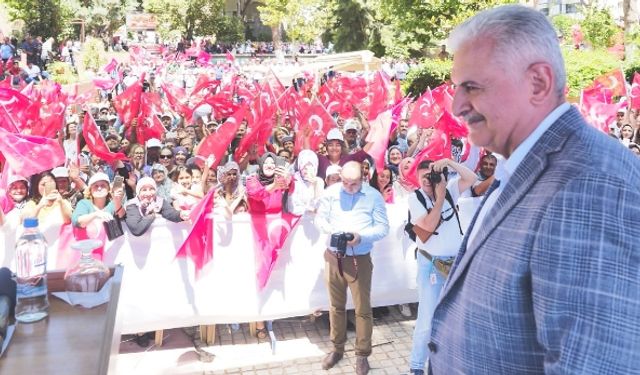 Binali Yıldırım İzmir turuna çıktı