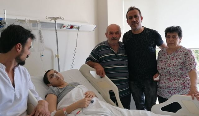 Haluk Levent, İzmir'de kanser hastası Dilara Sığırcı'yı ziyaret etti
