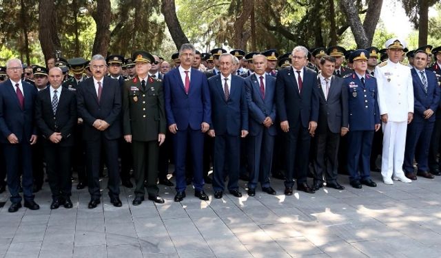 İzmir'in birçok ilçesinde 15 Temmuz şehitleri anıldı