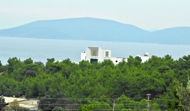 İzmir Çeşme açıklarında göçmen botu battı