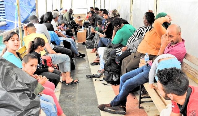 İzmir’de göçmen operasyonu: 127 göçmen yakalandı