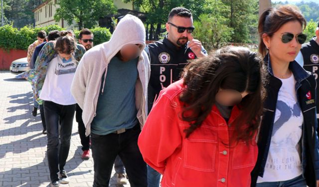 İzmir'de uyuşturucu operasyonunda 11 kişi gözaltına aldı