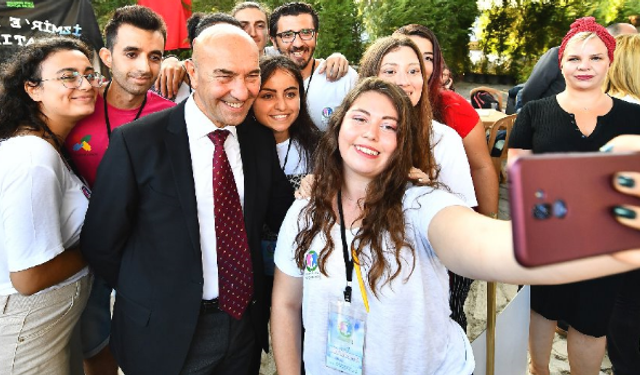 İzmir’e kayıt için gelen gençlere büyük sürpriz