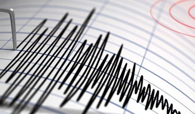 İzmir Foça'da deprem! Çevre ilçelerden de hissedildi