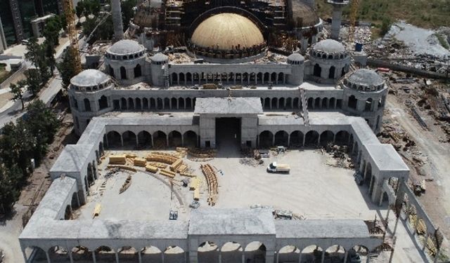 İzmir Konak'ta yapımı süren Ulu Cami'de çalışmalar bitiyor