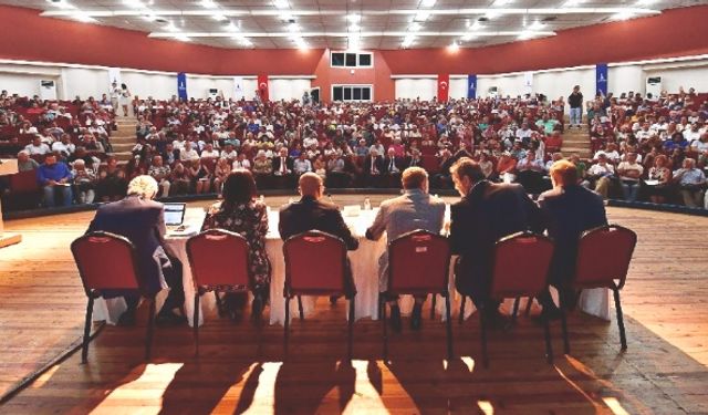 İzmirliler, ulaşımı konuşmak için toplandı