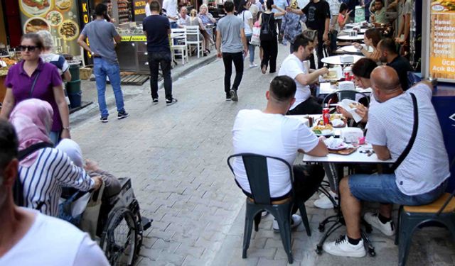 Karşıyaka Belediyesi, Çarşı'da işgal problemini kaldırımla çözdü