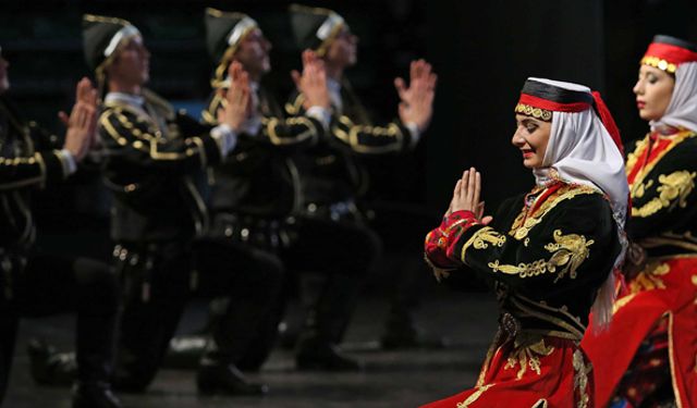 Karşıyaka Belediyesi, ücretsiz halk dansları kursu başlattı