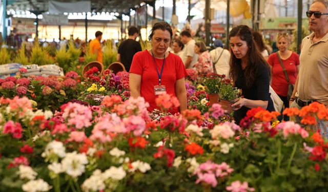 Karşıyaka Çiçek Festivali başladı, ilgi yoğun