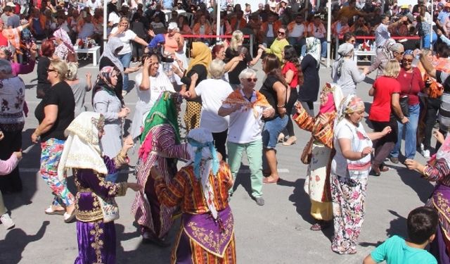 Menderes Yörük Şenliği Tekeli Meydanı'nda yapıldı