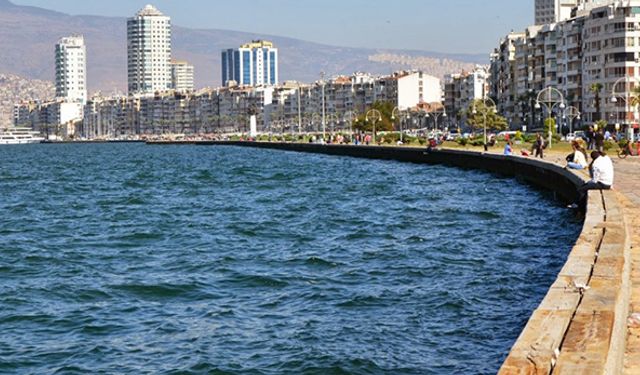 Tunç Soyer, İzmir Körfezi'nde denize girilecek tarihi açıkladı