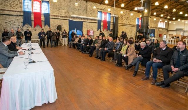 Deprem yardım kampanyası için İzmir’de belediye başkanları bir araya geldi