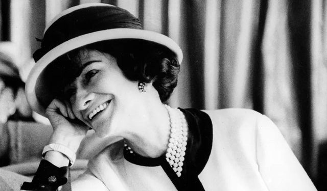 Coco Chanel kimdir kısaca hayatı parfümleri ile ünlü Coco Chanel kaç yaşında öldü biyografi bilgileri