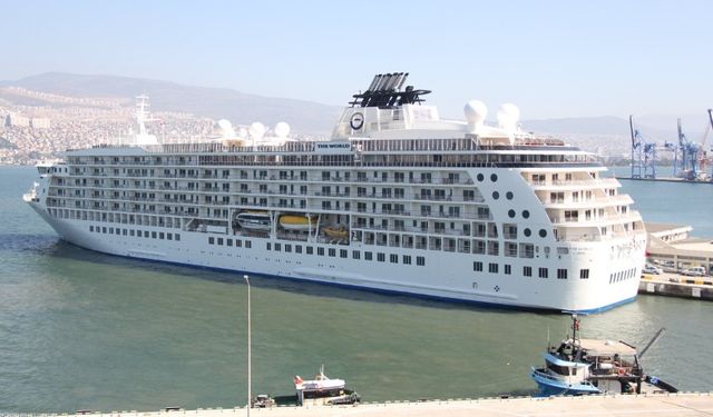 İzmir Limanı’na 2023 yılının ilk kruvaziyer gemisi geldi