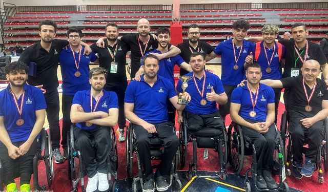 İzmir Büyükşehir Belediyesi Tekerlekli Sandalye Basketbol Takımı Avrupa üçüncüsü