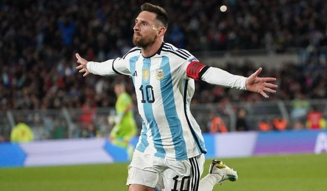 Lionel Messi hangi takımda oynuyor toplam gol sayısı kaç hangi takımlarda oynadı evli mi eşi kim?