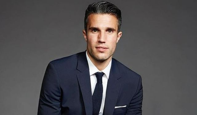 Robin van Persie kariyeri boyunca kaç gol attı aslen nereli kimdir hangi takımlarda oynadı?