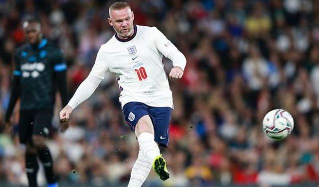 Wayne Rooney hangi takımlarda oynadı kariyeri boyunca kaç gol attı aslen nereli kimdir?