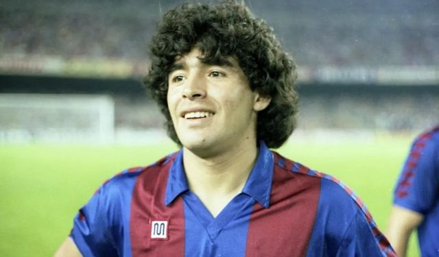 Diego Maradona kariyeri boyunca kaç gol attı hangi takımlarda oynadı aslen nereli kimdir?