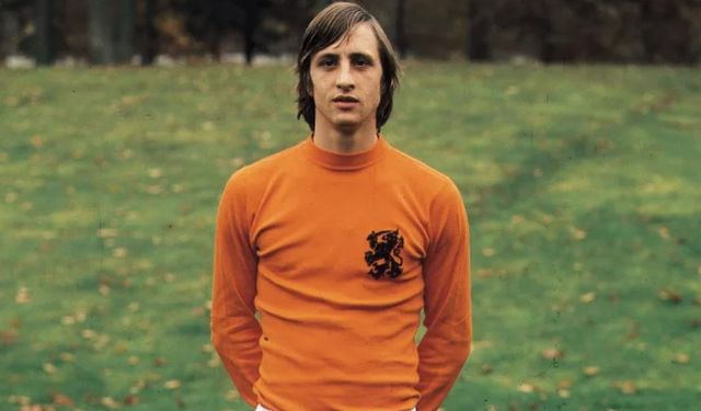 Johan Cruyff kariyeri boyunca kaç gol attı hangi takımlarda oynadı aslen nereli kimdir?