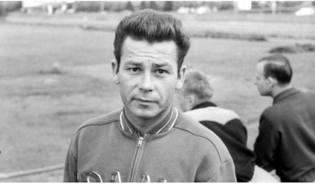 Just Fontaine kariyeri boyunca kaç gol attı hangi takımlarda oynadı aslen nereli kimdir?