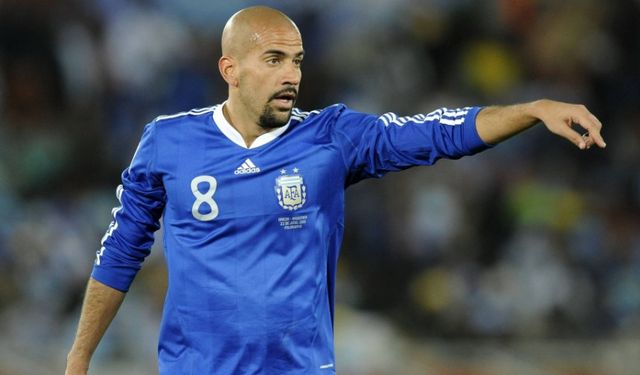 Juan Sebastian Veron kariyeri boyunca kaç gol attı hangi takımlarda oynadı aslen nereli kimdir?