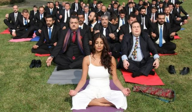 Bir Baba Hindu filmi nerede çekildi hangi kanalda oynuyor konusu ne zaman çekildi oyuncuları isimleri