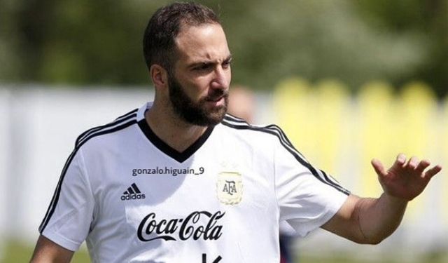 Gonzalo Higuain futbol kariyeri boyunca kaç gol attı hangi takımlarda oynadı aslen nereli?