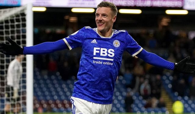 Futbolda Devam: Jamie Vardy, Leicester City ile Bir Yıl Daha!