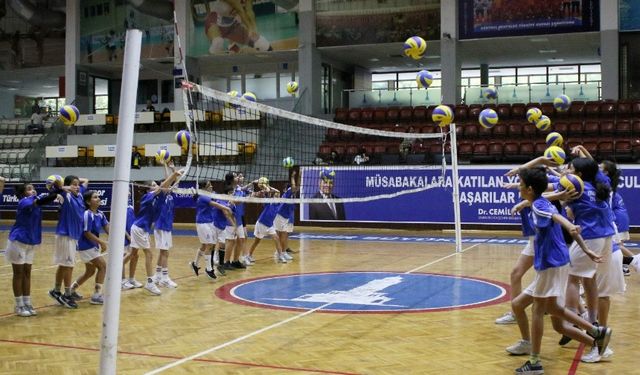 İzmir Büyükşehir Belediyesi kış spor okulları başlıyor