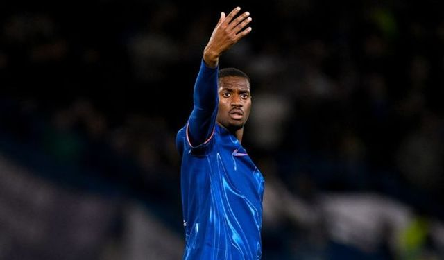 Tosin Adarabioyo aslen nereli hangi takımda oynuyor hangi takımlarda oynadı toplam kaç gol attı?