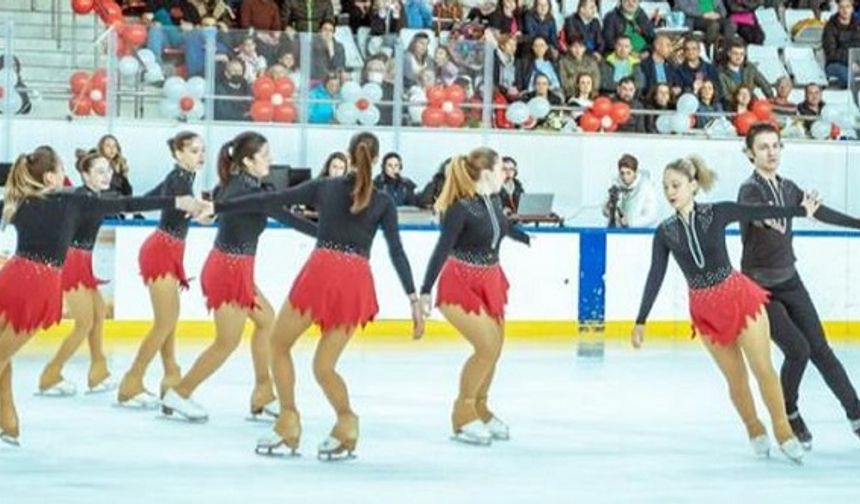 İzmir Büyükşehir Belediyesi Spor Kulübü buz pateni sporcularından çifte başarı
