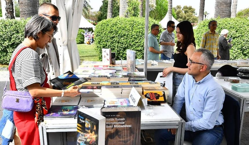 İzkitapfest İzmir Kitap Fuarı 2024 Kültürpark’ta devam ediyor