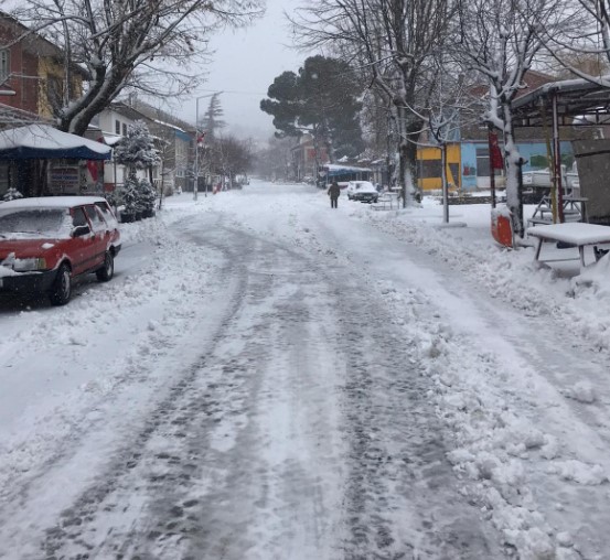 İzmir'de yılbaşı öncesi kar sürprizi