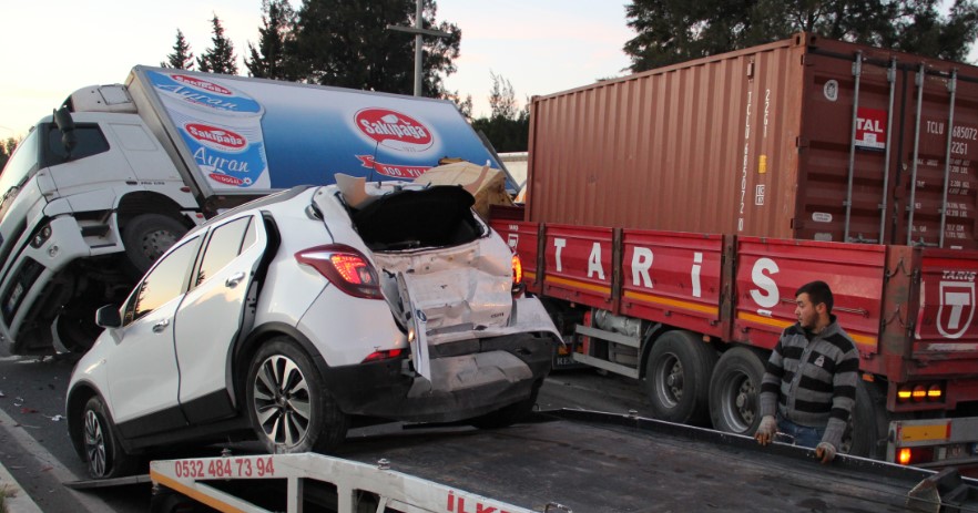 İzmir Bornova'da feci kaza! Yaralılar hastaneye kaldırıldı