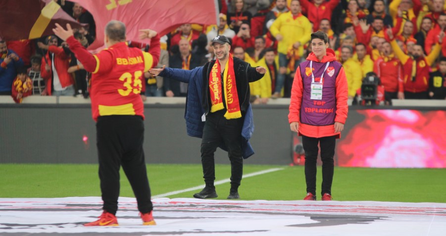 Beşiktaş maçında sahaya giren Rıza Kocaoğlu ve babası yandı