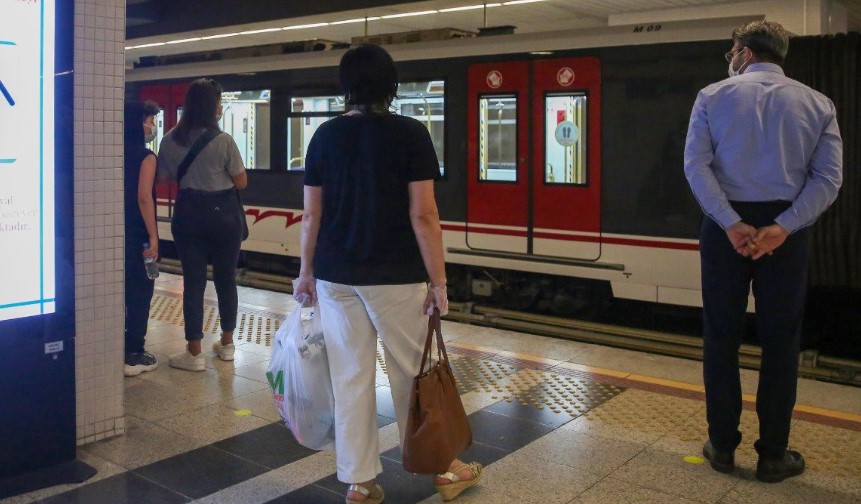 İzmir'de metro, otobüs ve gemilerin dezenfeksiyon işlemleri sürüyor